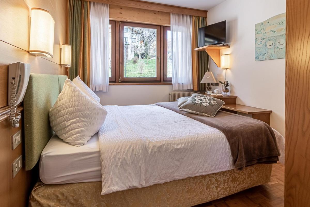 Hotel Arcobaleno Fai Della Paganella Esterno foto