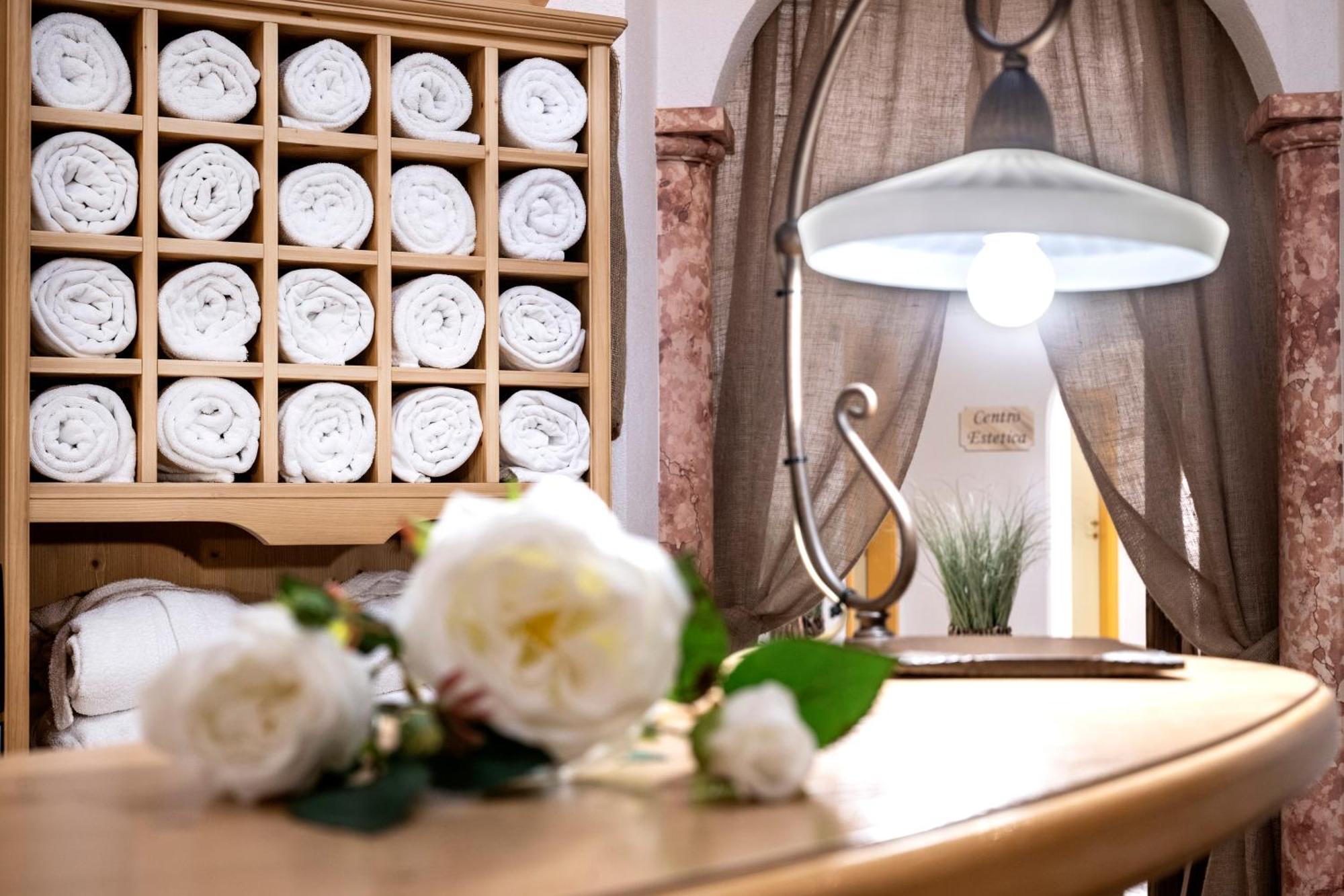 Hotel Arcobaleno Fai Della Paganella Esterno foto